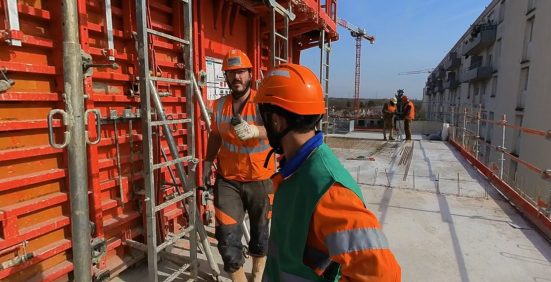 Bouygues\u0020B\u00E2timent\u0020France\u0020\u0026\u00238211\u003B\u0020Du\u0020casque\u0020de\u0020VR\u0020au\u0020casque\u0020de\u0020Chantier\u0020\u003A\u0020R\u00E8gles\u0020Vitales\u0020de\u0020S\u00E9curit\u00E9